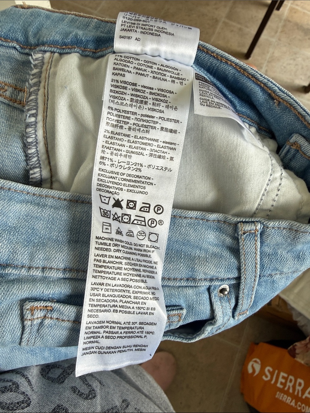 Levi's Women’s Light Blue Acid-Wash Skinny Jeans - Picture 8 of 9